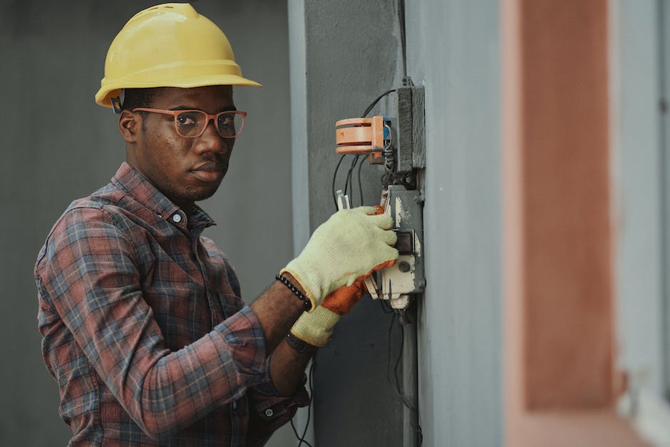 An image of a woman wearing a hard hat and inspecting a fence, representing the email marketing strategies in the fence industry.